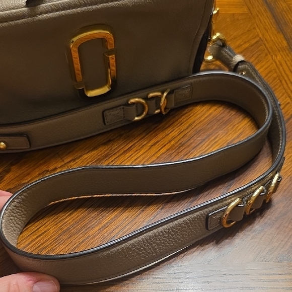 Marc Jacobs Softshot Taupe Black & Gold - Picture 11 of 11